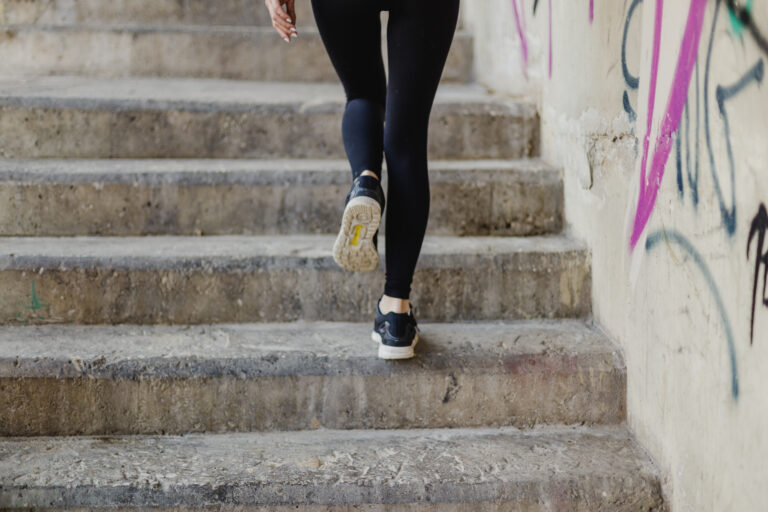 Woman who walks up the stairs, walking running